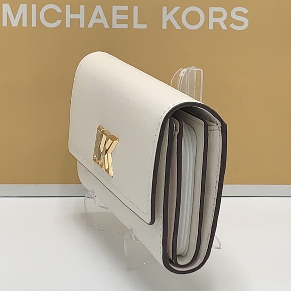 Brand New with Tag
Michael Kors Large Mimi Bifold Wallet
Color: Optic White - Picture 15 of 16